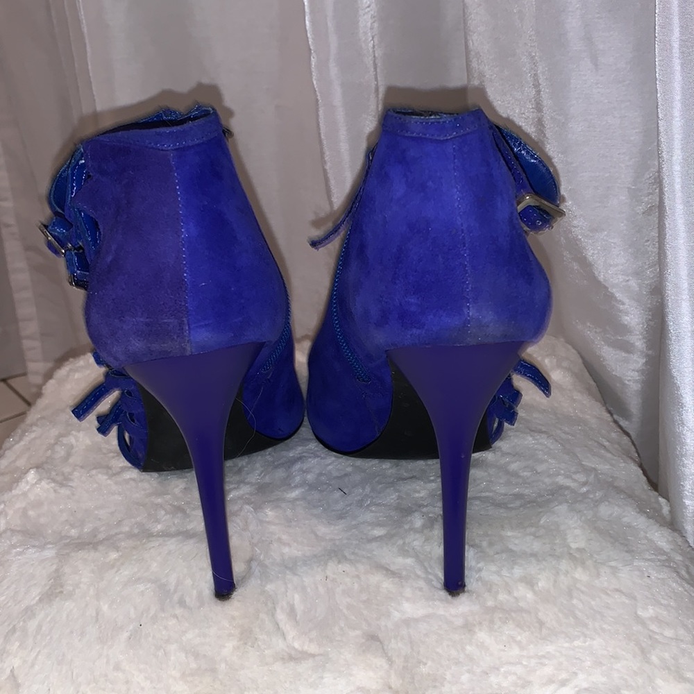 Shoes - Picture 3 of 4